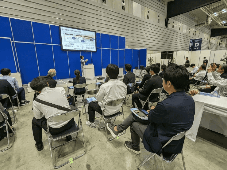 代表による登壇の様子